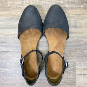 El Naturalista Stella Flat Sandal